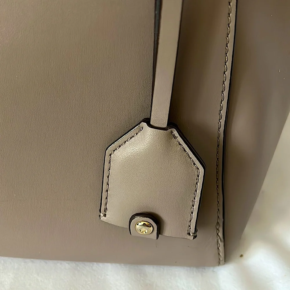 Kate Spade Authentic Gorgeous Light Gray/Taupe Leather Bag Purse 🌺🌺 - Picture 4 of 16